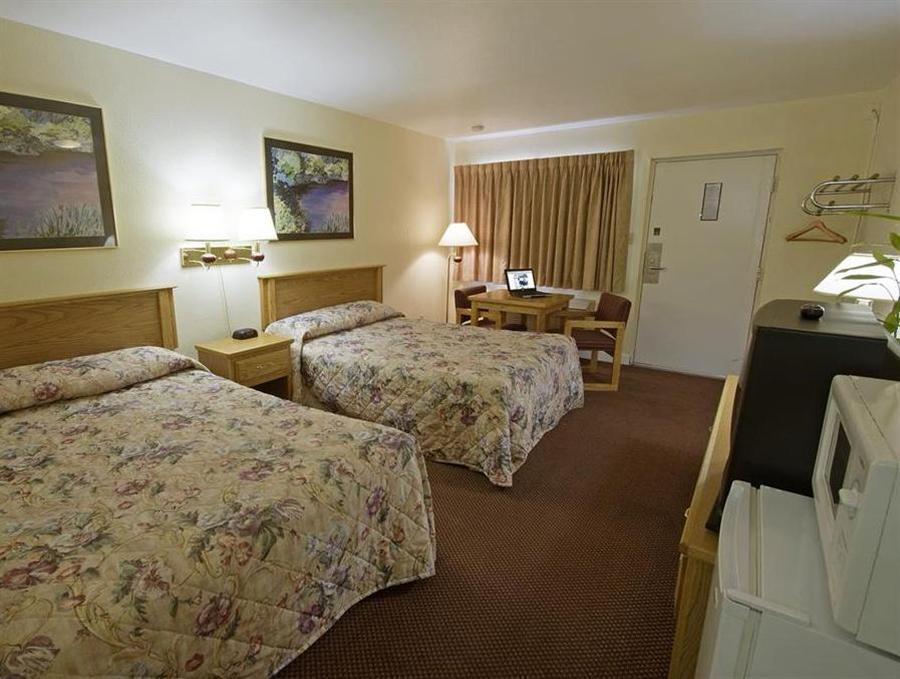 Executive Inn Fort Wayne Exterior photo